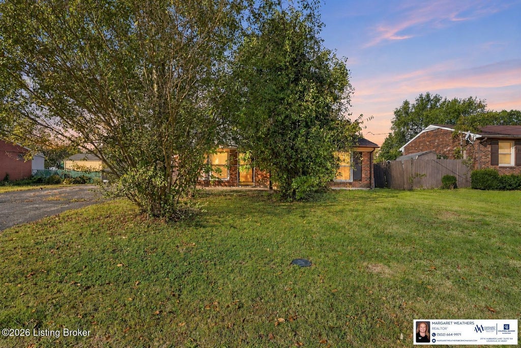 Photo of 7608 Pintail Dr, Louisville, KY 40258 (MLS # 1732390)