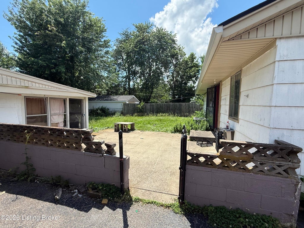 Photo of 221 Welburn Dr, Louisville, KY 40218 (MLS # 1720387)