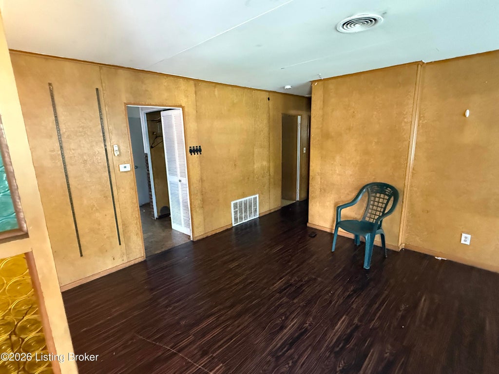 Photo of 221 Welburn Dr, Louisville, KY 40218 (MLS # 1720387)