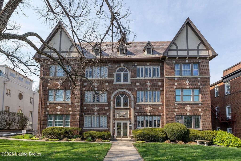 Photo of 2043 Douglass Blvd #APT 21, Louisville, KY 40205 (MLS # 1712665)