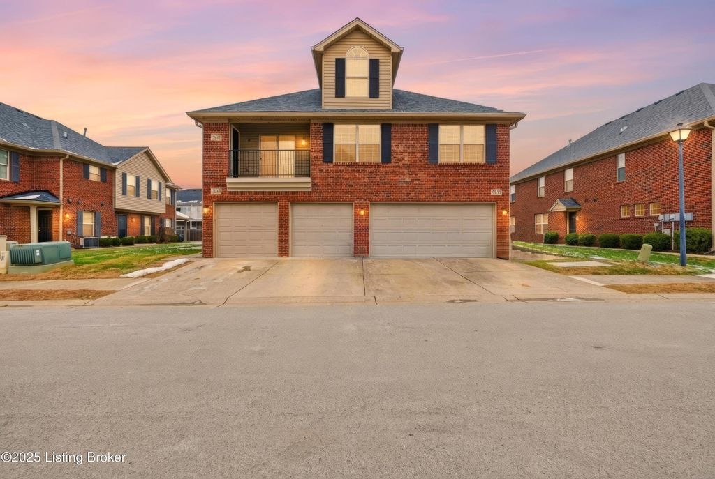 Photo of 7821 Pleasure Walk Cir, Louisville, KY 40258 (MLS # 1705481)