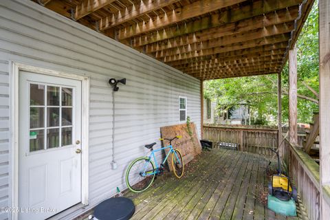 Tiny photo for 911 S 32nd St, Louisville, KY 40211 (MLS # 1708757)