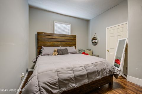 Tiny photo for 911 S 32nd St, Louisville, KY 40211 (MLS # 1708757)