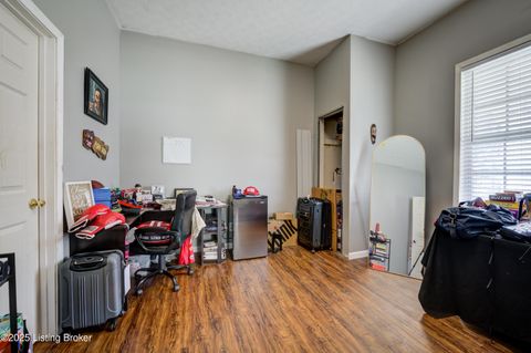 Tiny photo for 911 S 32nd St, Louisville, KY 40211 (MLS # 1708757)