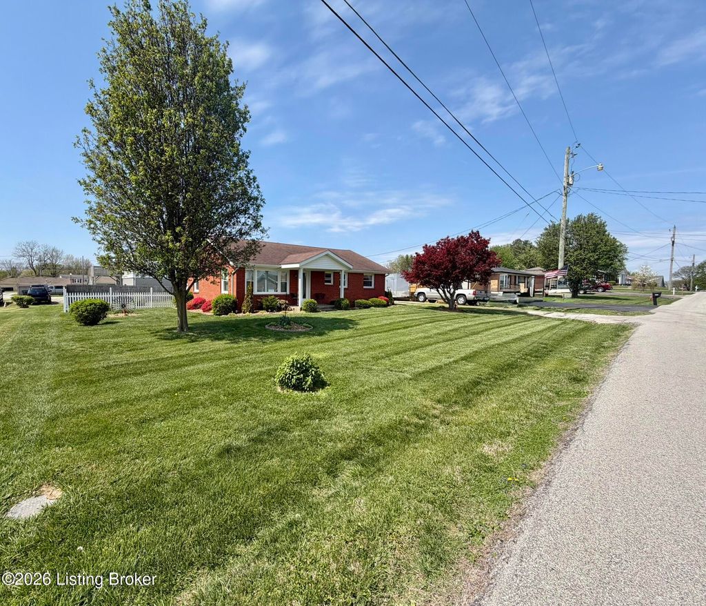 Photo of 157 Stout St, Mt Washington, KY 40047 (MLS # 1713735)