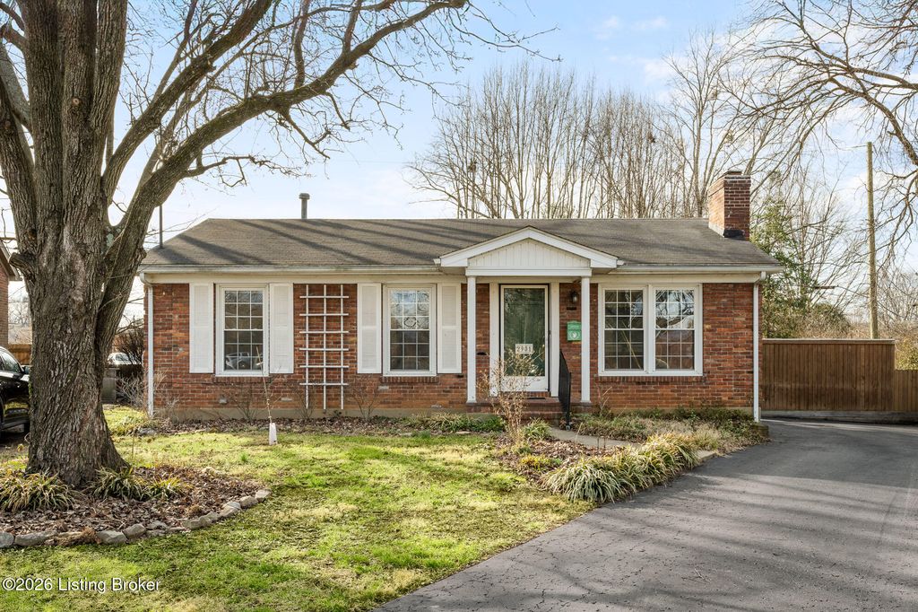Photo of 2901 Butler Ct, Louisville, KY 40218 (MLS # 1707045)