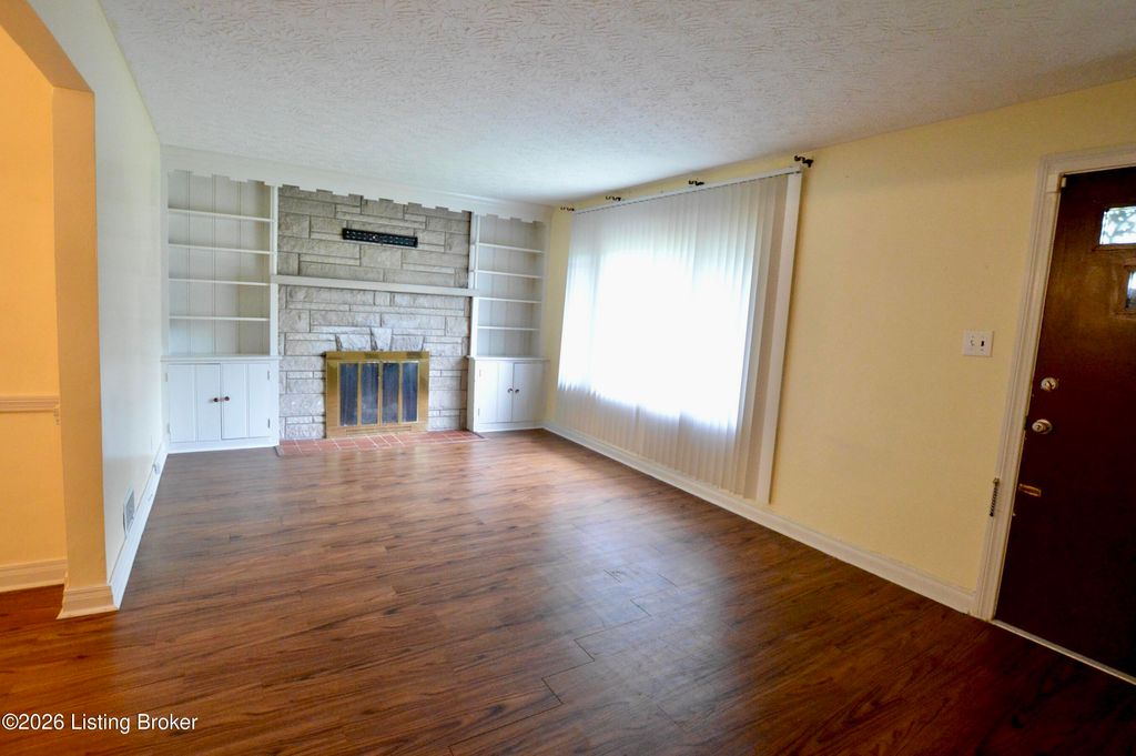 Photo of 5519 Westhall Ave, Louisville, KY 40214 (MLS # 1716142)