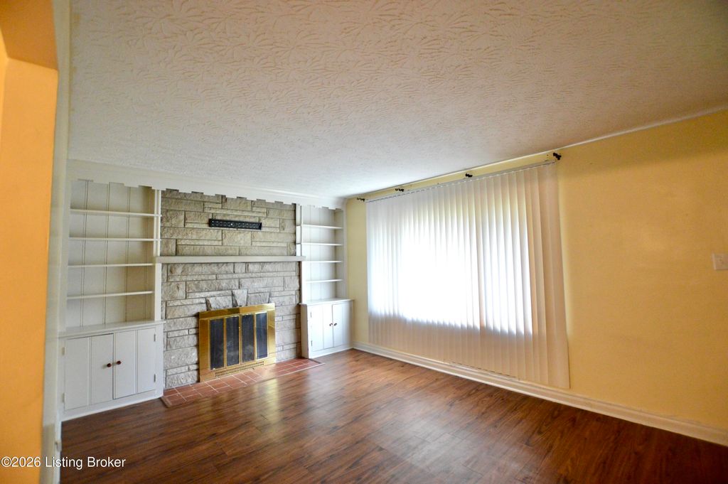 Photo of 5519 Westhall Ave, Louisville, KY 40214 (MLS # 1716142)