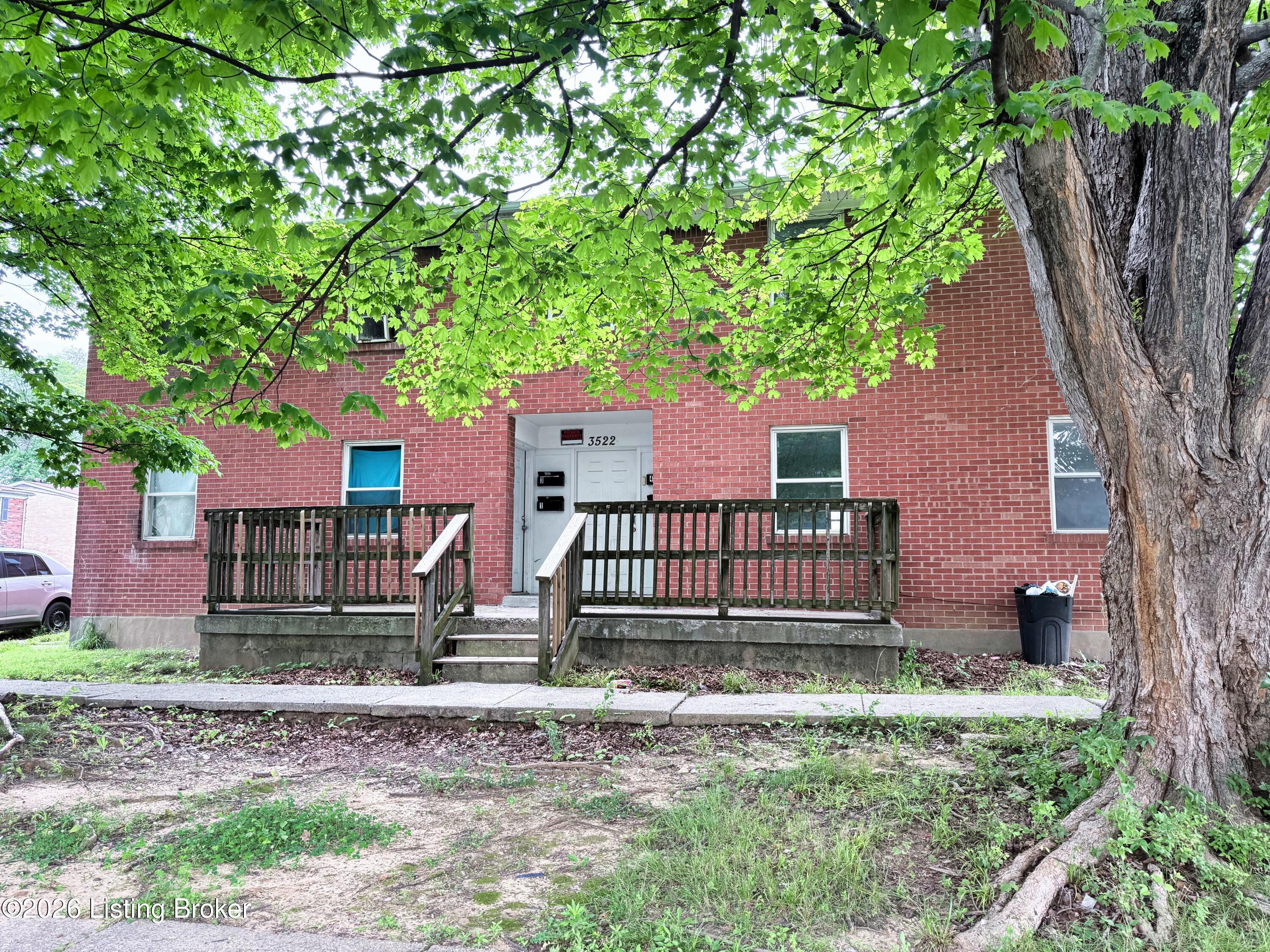 Photo 1 of 14 — 3522 Georgetown Pl, Louisville, KY 40215
