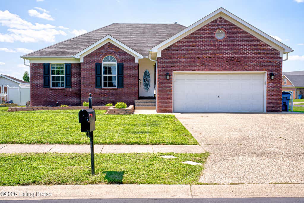 Photo of 179 Reserves Blvd, Shepherdsville, KY 40165 (MLS # 1725103)