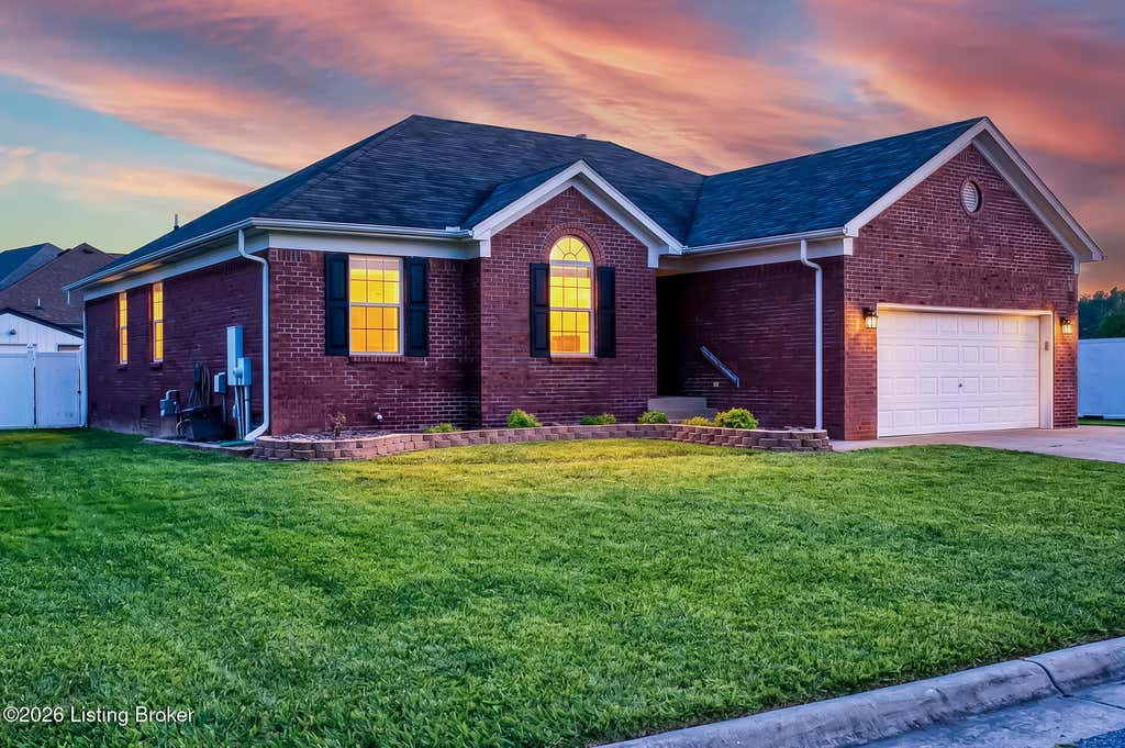 Photo of 179 Reserves Blvd, Shepherdsville, KY 40165 (MLS # 1725103)
