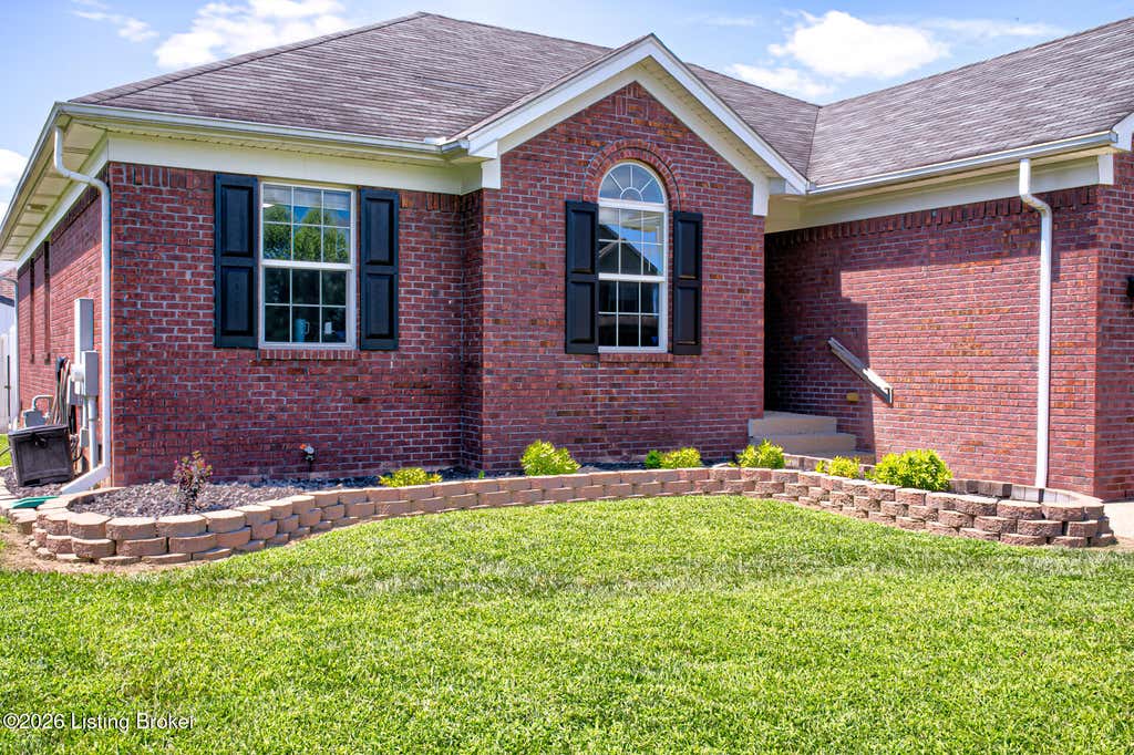 Photo of 179 Reserves Blvd, Shepherdsville, KY 40165 (MLS # 1725103)