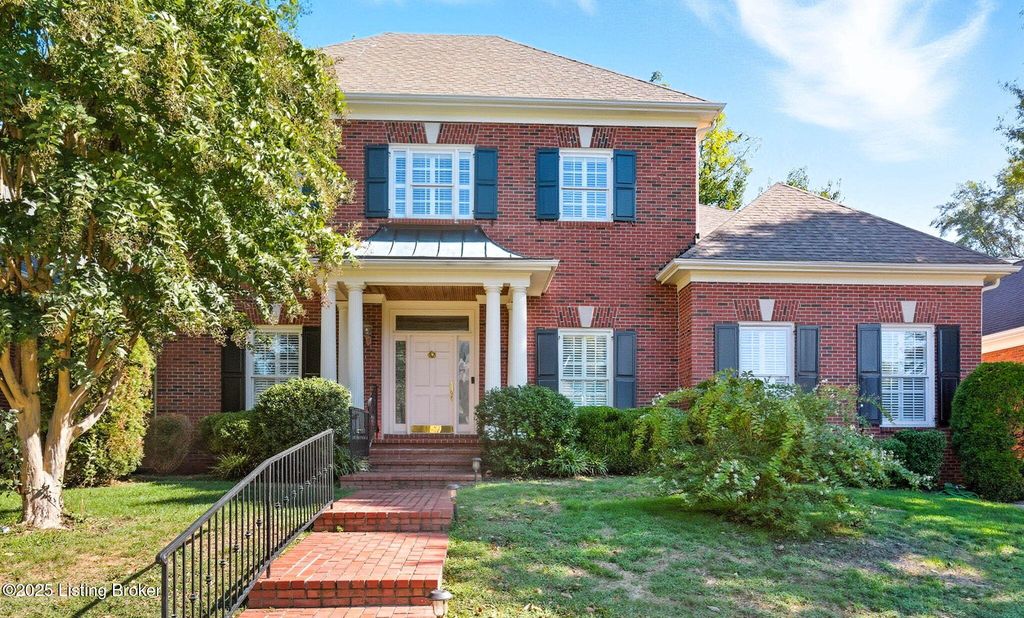 Photo of 215 Coralberry Rd, Louisville, KY 40207 (MLS # 1700602)