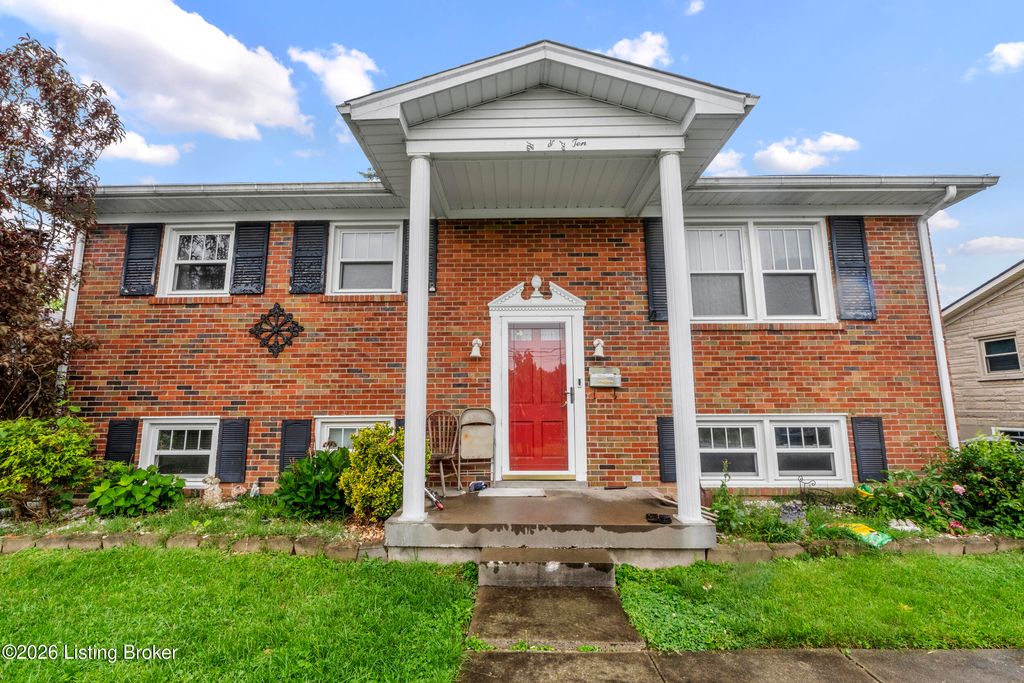 Photo of 110 Alvina Way, Louisville, KY 40214 (MLS # 1718325)