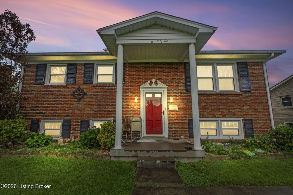 Photo of 110 Alvina Way, Louisville, KY 40214 (MLS # 1718325)