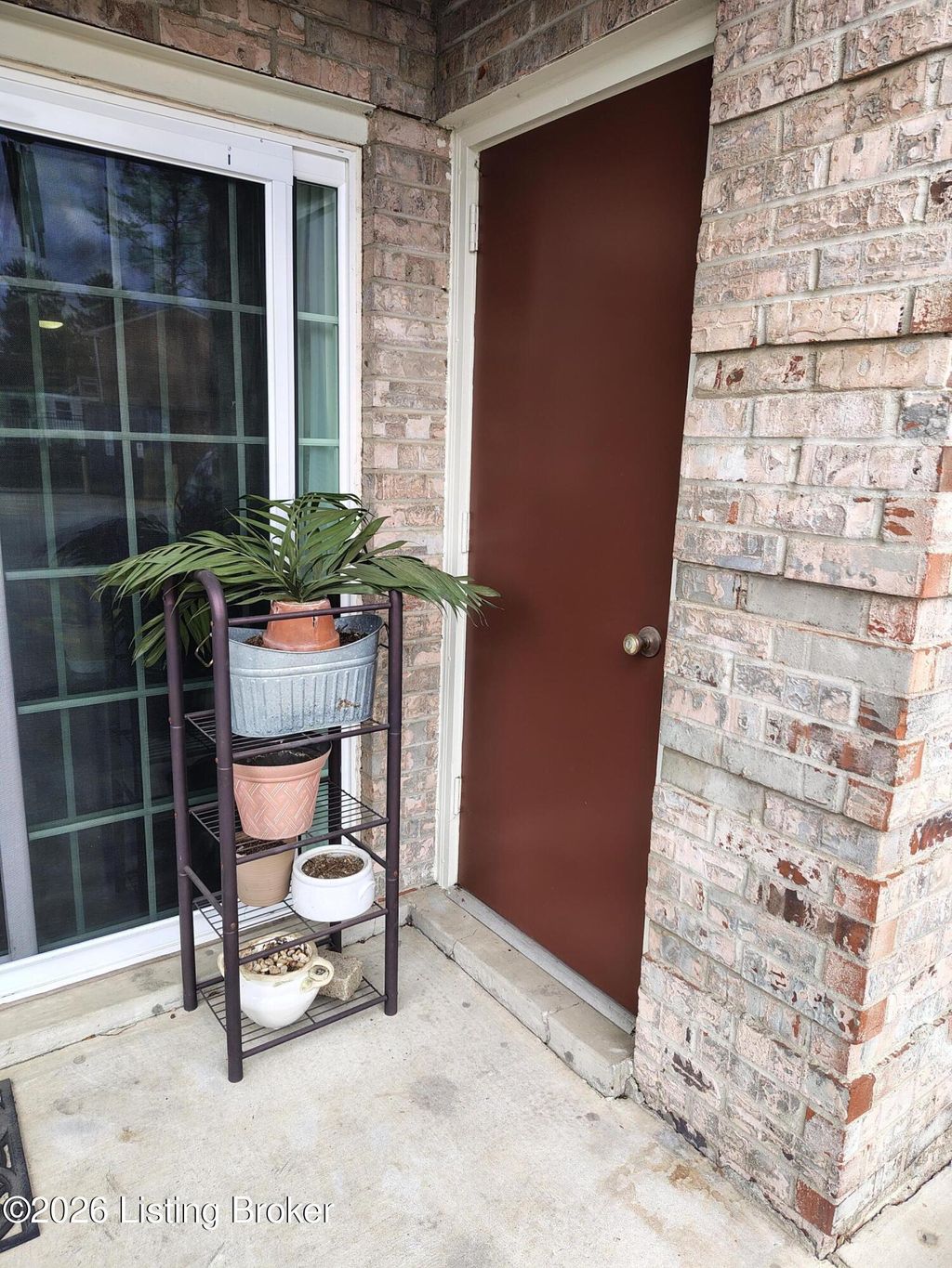 Photo of 508 Logsdon Ct, Douglass Hills, KY 40243 (MLS # 1714580)