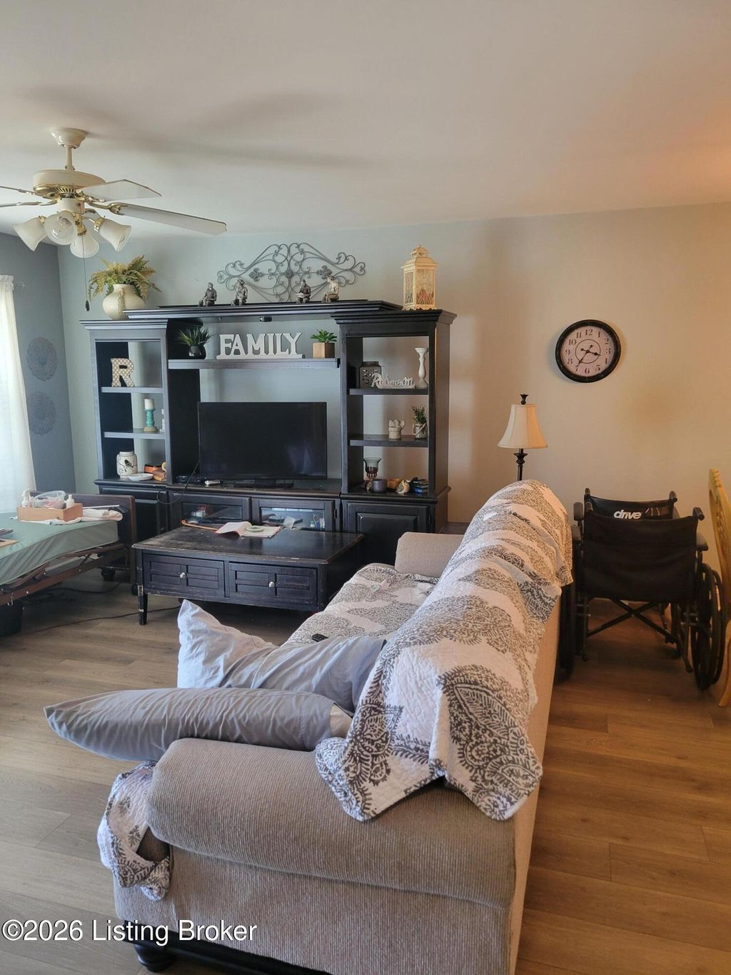 Photo of 8553 Applegate Village Dr, Louisville, KY 40219 (MLS # 1712279)