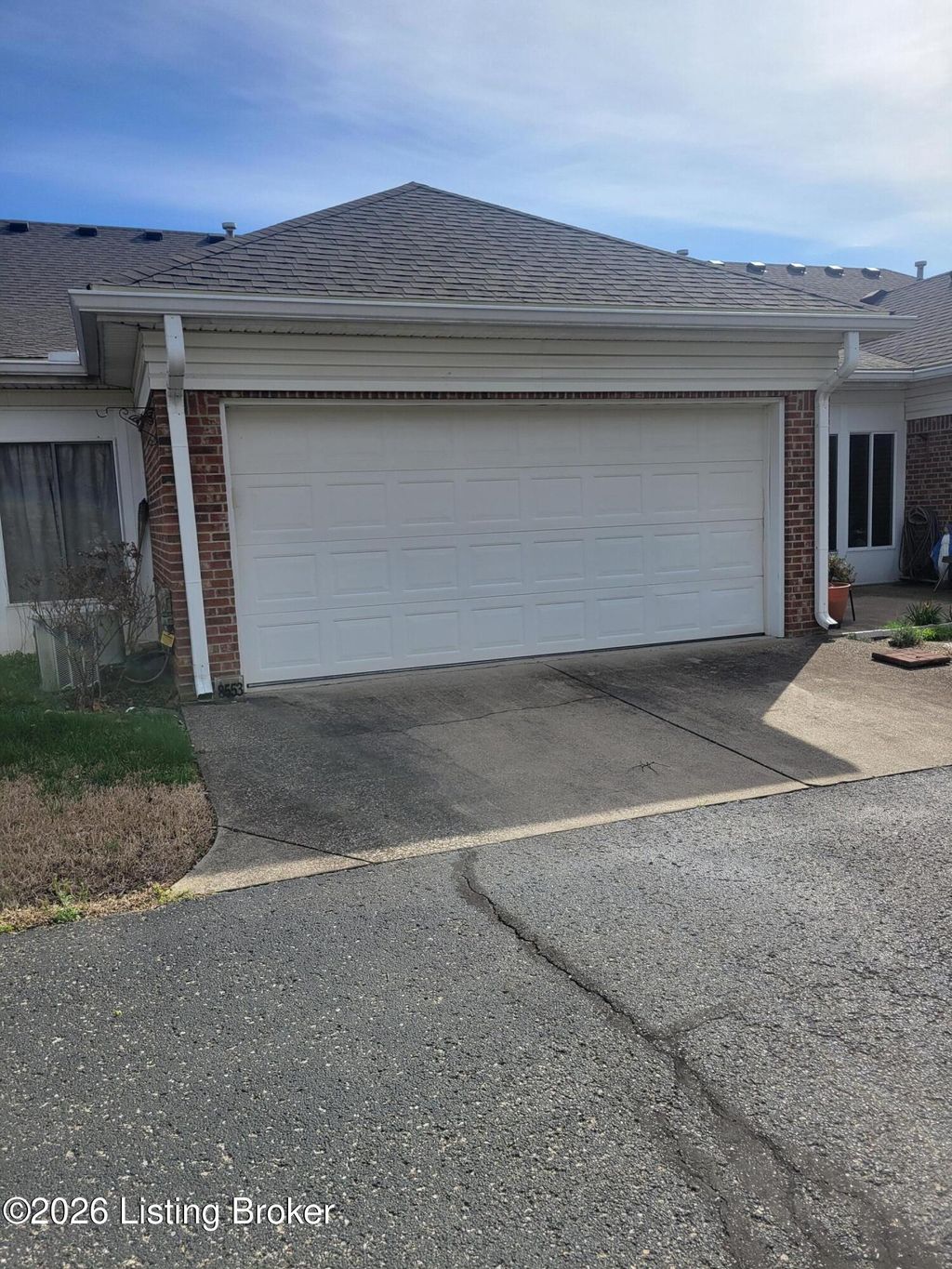 Photo of 8553 Applegate Village Dr, Louisville, KY 40219 (MLS # 1712279)