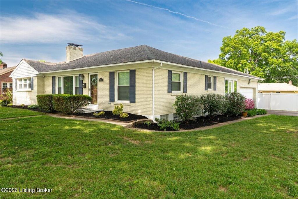 Photo of 4321 Dannywood Rd, Louisville, KY 40220 (MLS # 1720833)