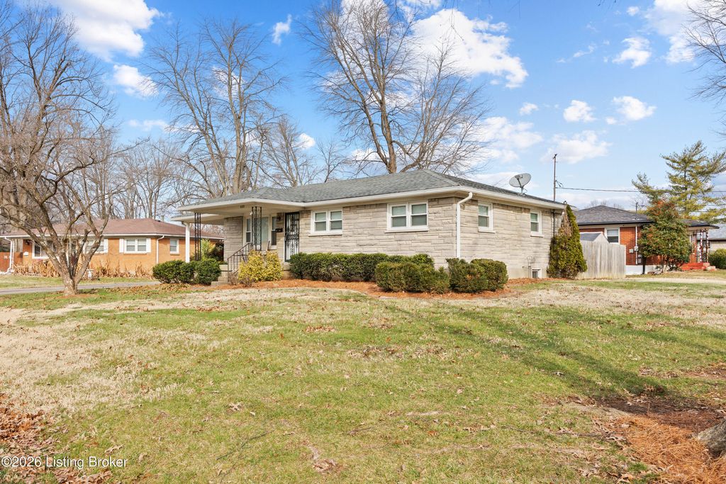 Photo of 4320 Jade Ct, Louisville, KY 40216 (MLS # 1708959)
