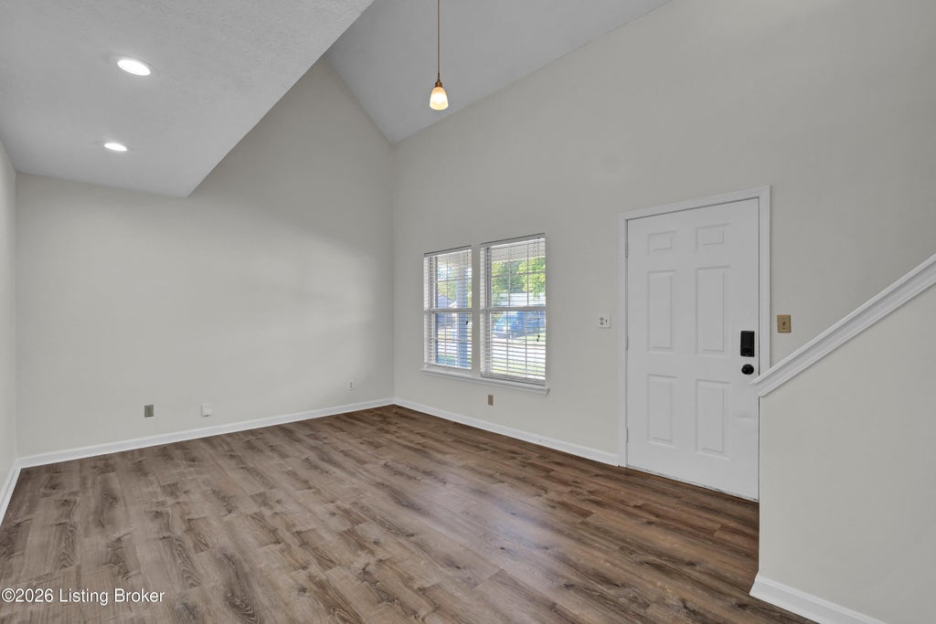 Photo of 10825 Dorton Dr, Louisville, KY 40272 (MLS # 1731491)