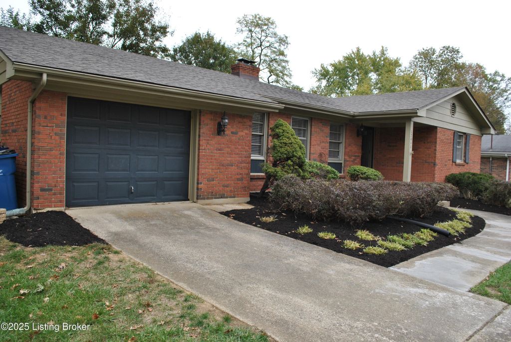 Photo of 12011 Brookmoor Dr, Louisville, KY 40243 (MLS # 1705574)