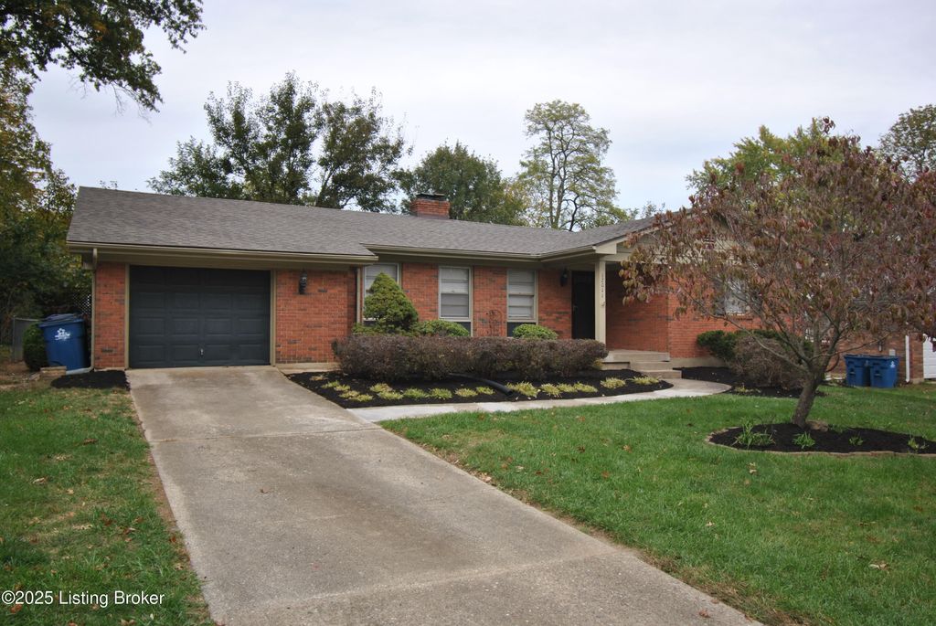 Photo of 12011 Brookmoor Dr, Louisville, KY 40243 (MLS # 1705574)