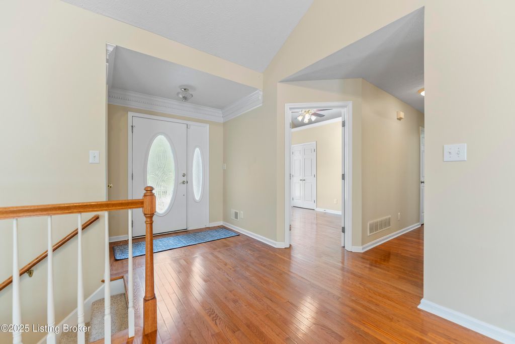 Photo of 4702 Chenoweth Run Rd, Louisville, KY 40299 (MLS # 1709708)