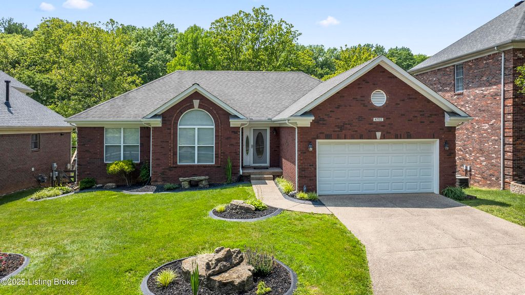 Photo of 4702 Chenoweth Run Rd, Louisville, KY 40299 (MLS # 1709708)
