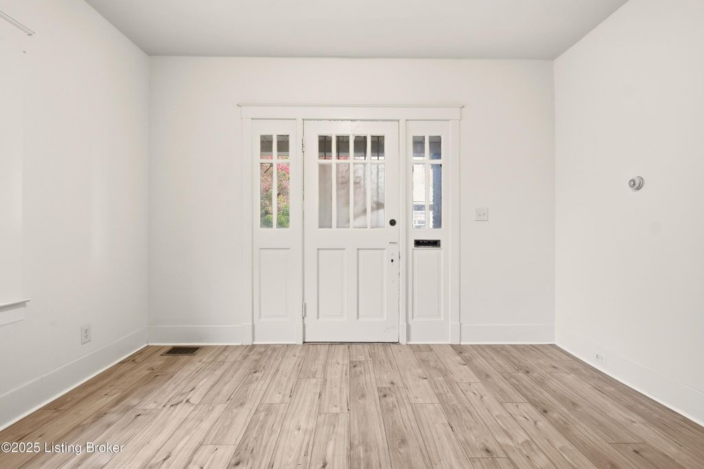 Photo of 2 Eutropia Ct, Louisville, KY 40208 (MLS # 1704587)