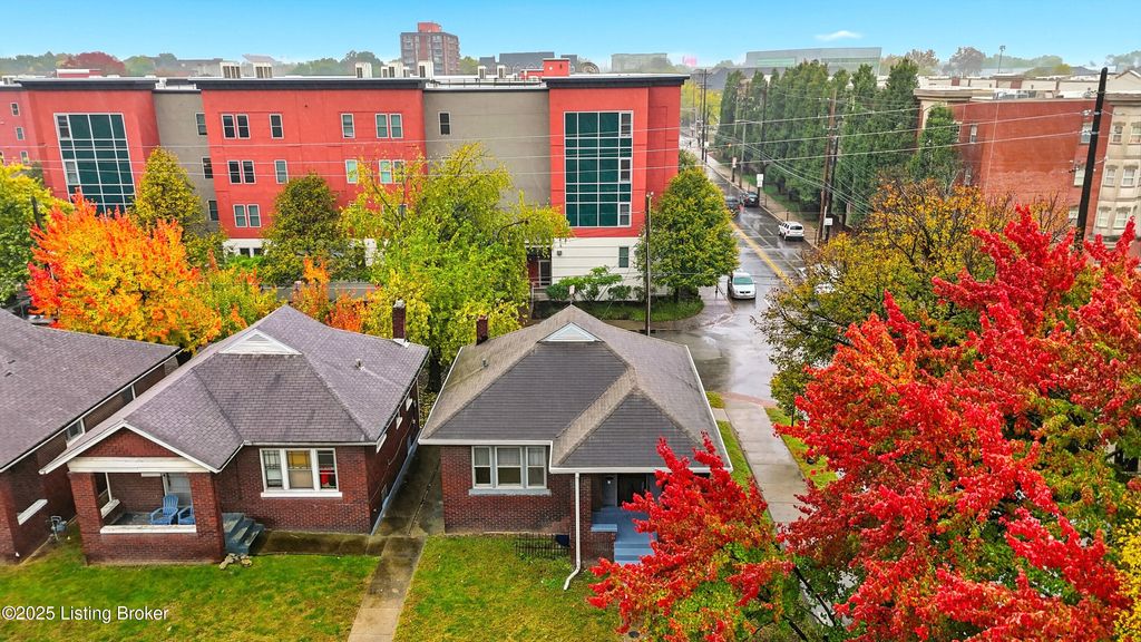 Photo of 2 Eutropia Ct, Louisville, KY 40208 (MLS # 1704587)