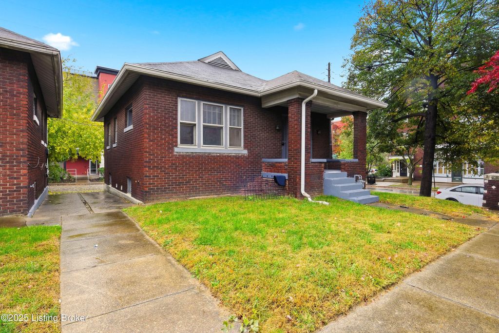 Photo of 2 Eutropia Ct, Louisville, KY 40208 (MLS # 1704587)