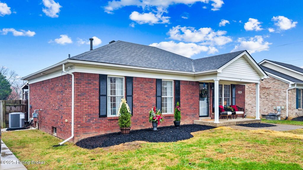Photo of 9702 Lower River Rd, Louisville, KY 40272 (MLS # 1704302)