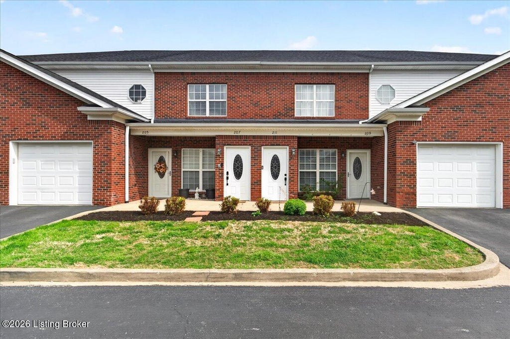 Photo of 209 S Dorsey Ln, Louisville, KY 40223 (MLS # 1730661)