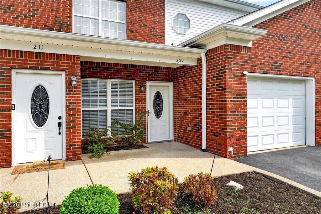 Photo of 209 S Dorsey Ln, Louisville, KY 40223 (MLS # 1730661)