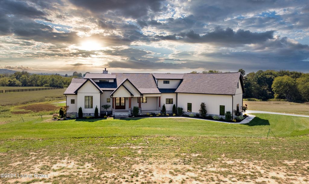 Photo of 755 S Stallard Dr, Shelbyville, KY 40065 (MLS # 1698789)