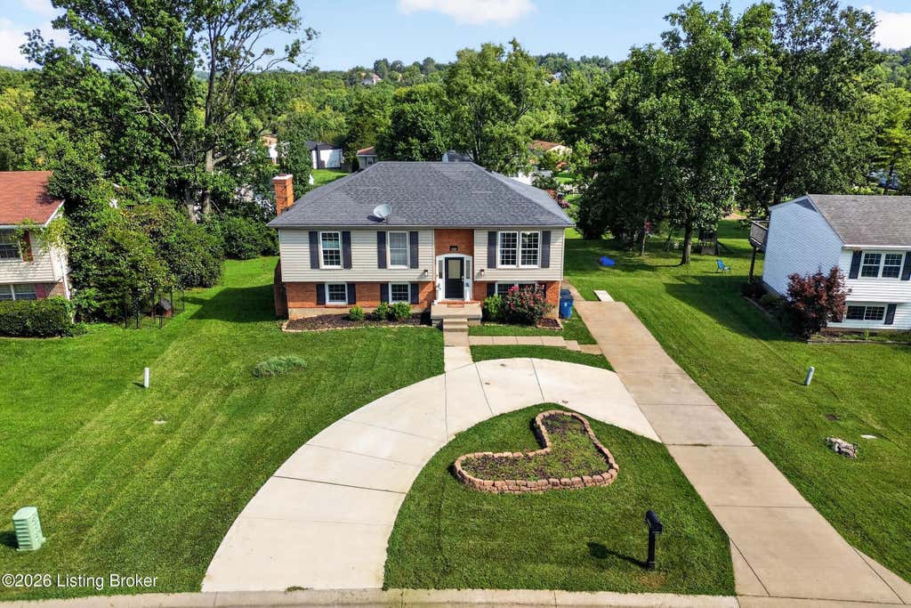 Photo of 7430 E Orchard Grass Blvd, Crestwood, KY 40014 (MLS # 1727303)