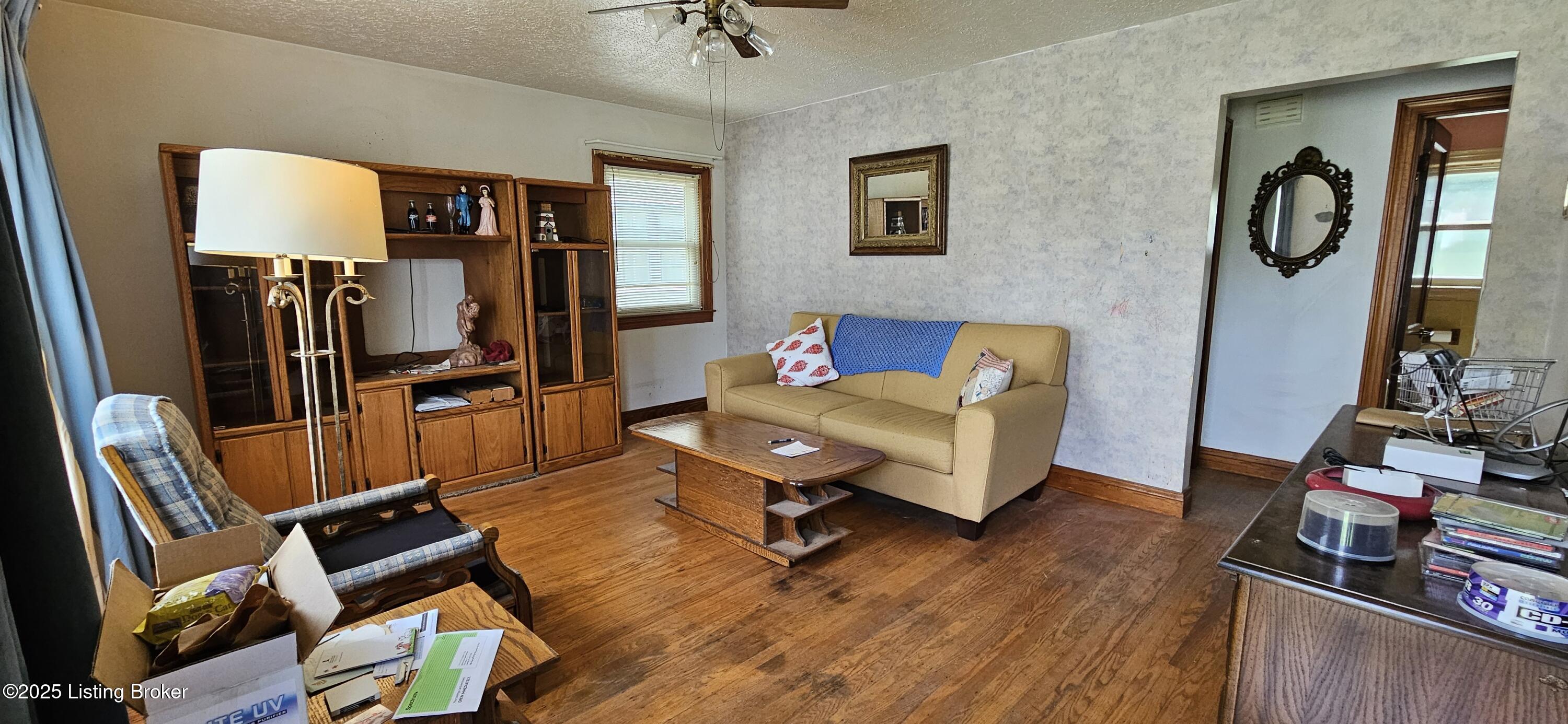 1766 Wilart Dr, Louisville, Pennsylvania image 2