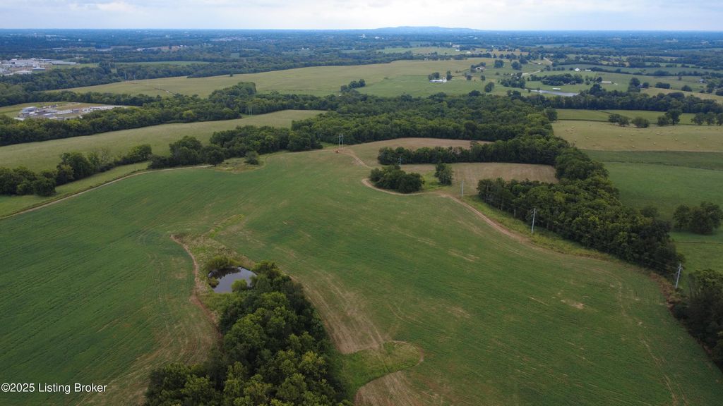 Photo of 738 Logan Station Rd, Shelbyville, KY 40065 (MLS # 1671893)