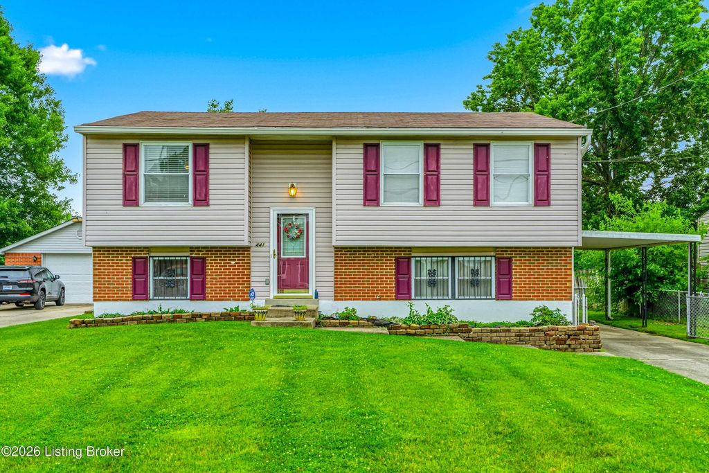 Photo of 441 Saguaro Dr, Louisville, KY 40229 (MLS # 1718321)