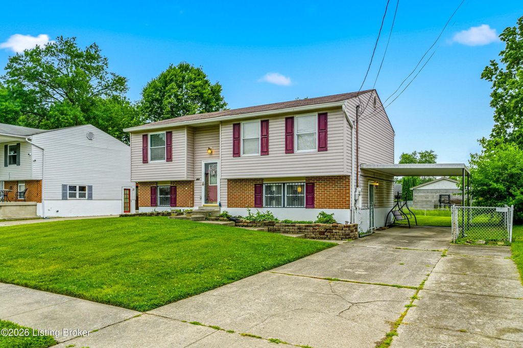Photo of 441 Saguaro Dr, Louisville, KY 40229 (MLS # 1718321)