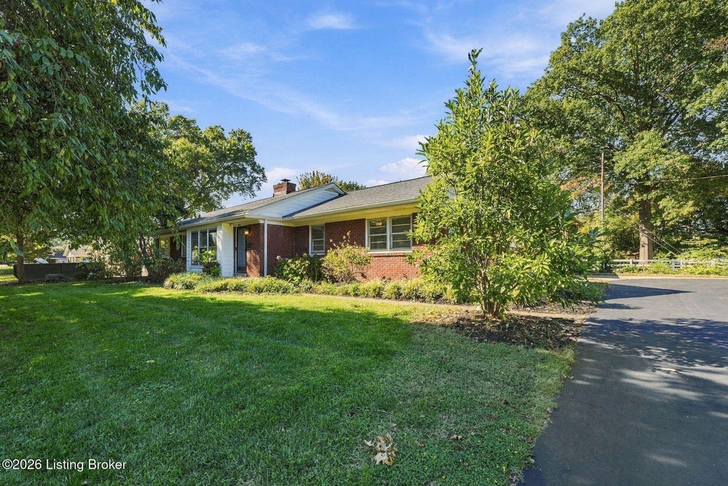 Photo of 3813 Plymouth Rd, Louisville, KY 40207 (MLS # 1732561)