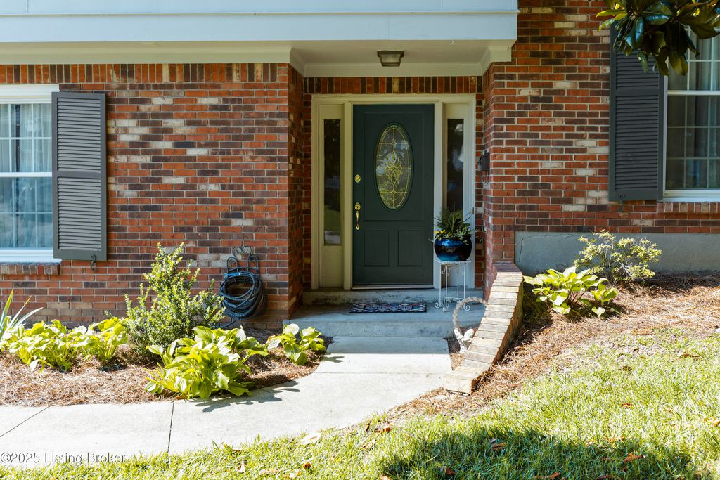 Photo of 1606 Sutherland Dr, Louisville, KY 40205 (MLS # 1706864)