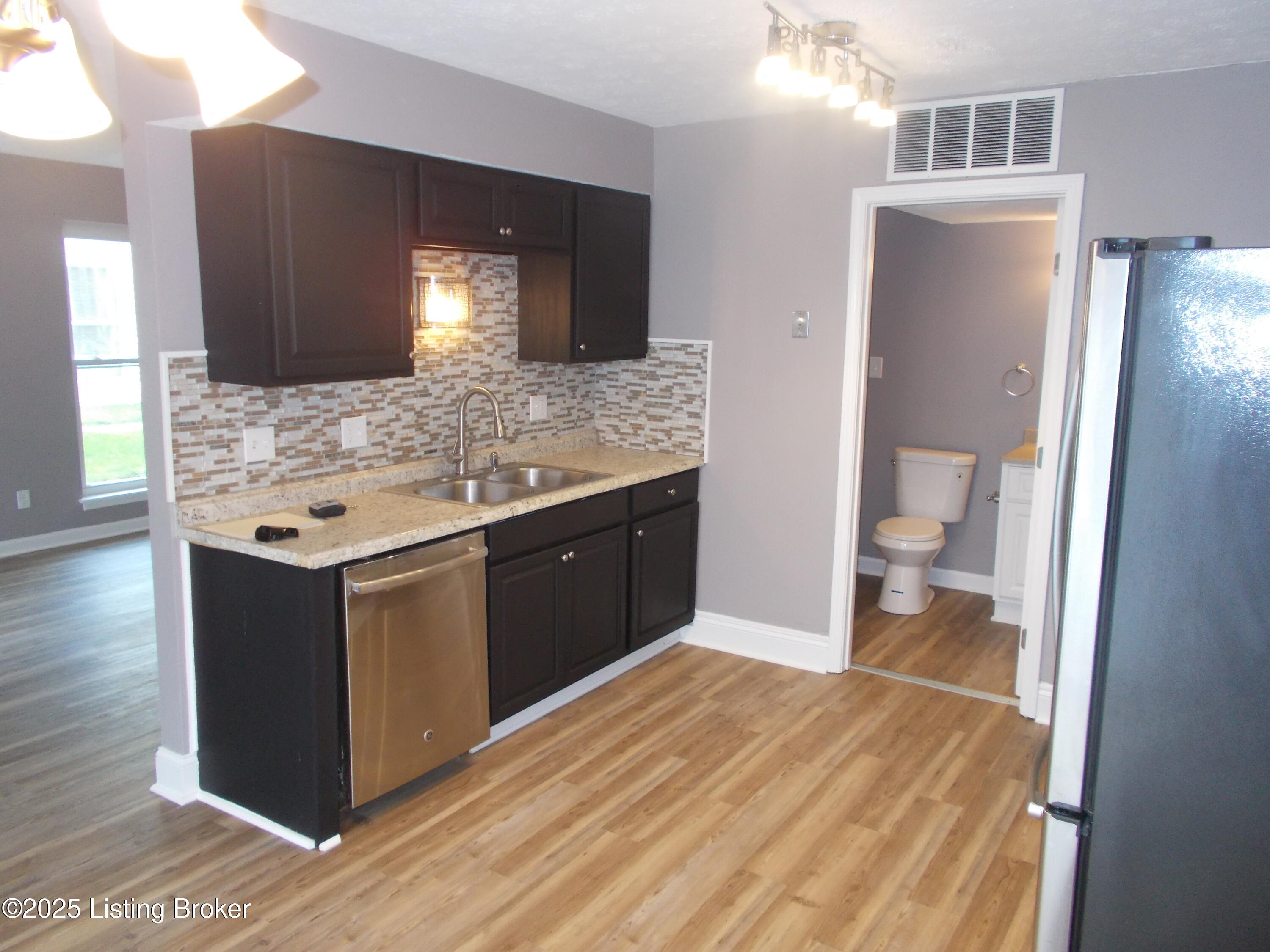 3724 Charter Oaks Dr #3, Louisville, Kentucky image 3