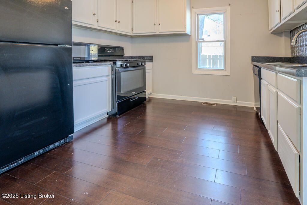 Photo of 5465 Bruce Ave, Louisville, KY 40214 (MLS # 1705352)