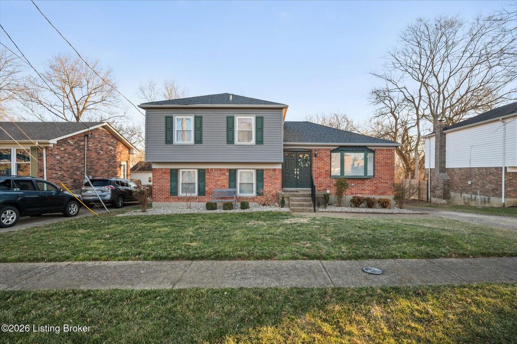 Photo of 4405 Burgundy Dr, Jeffersontown, KY 40299 (MLS # 1707453)