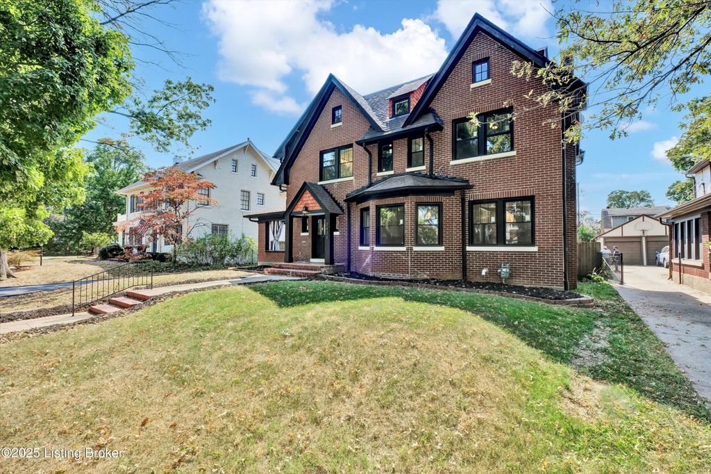 Photo of 2436 Broadmeade Rd, Louisville, KY 40205 (MLS # 1712512)