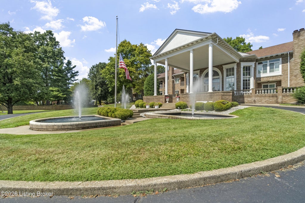 Photo of 8605 Shelbyville Rd #127, Louisville, KY 40222 (MLS # 1720239)