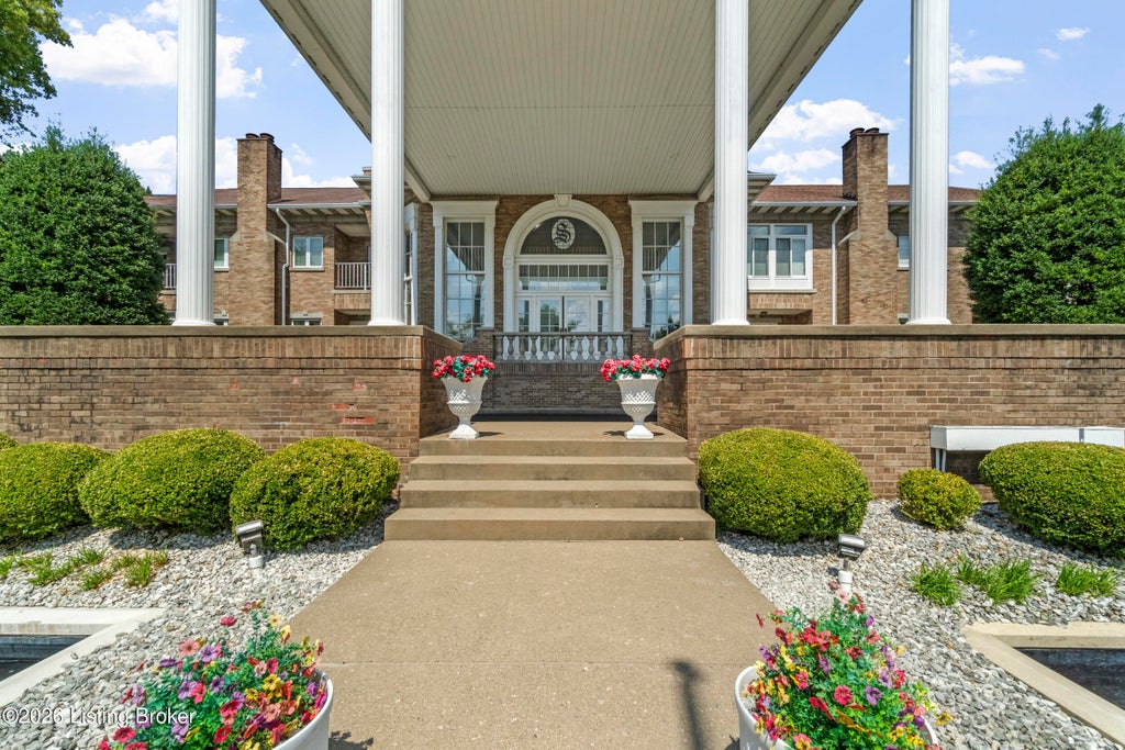 Photo of 8605 Shelbyville Rd #127, Louisville, KY 40222 (MLS # 1720239)