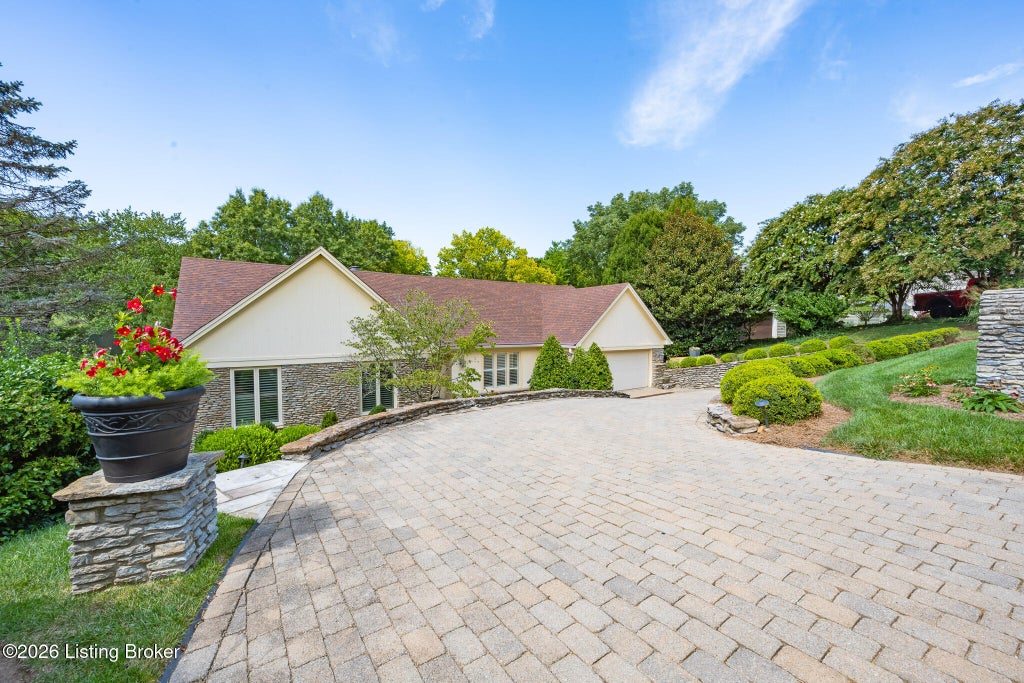 Photo of 1138 Rostrevor Cir, Louisville, KY 40205 (MLS # 1727569)